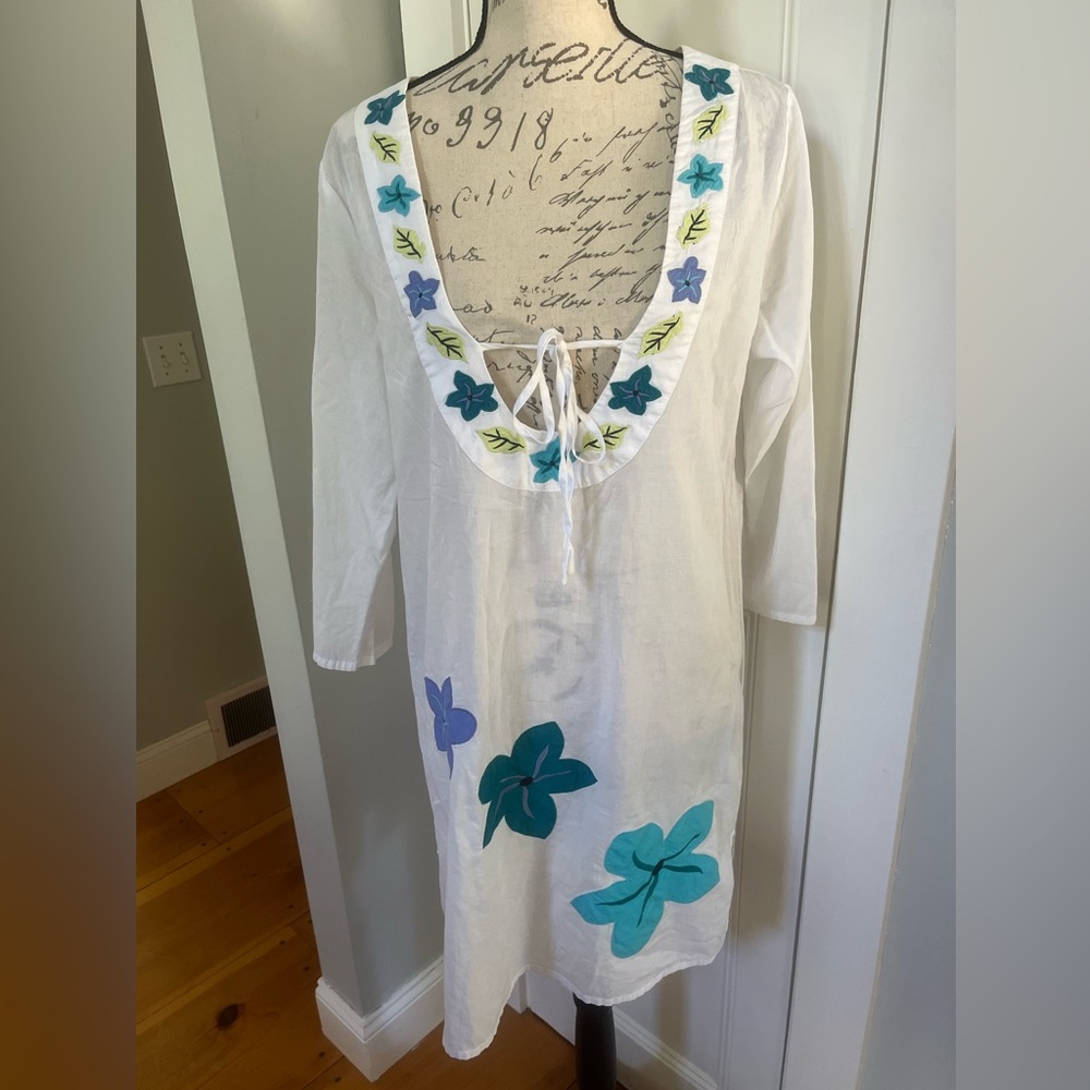 Tommy Bahama White Tunic Beach Cover-Up. Women’s Size: M.